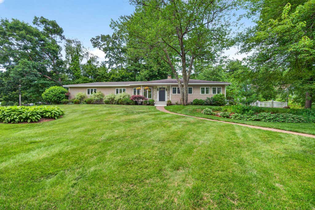 Photo of 12 Shady Lane, Manchester, NH 03104 (MLS # 5102186)