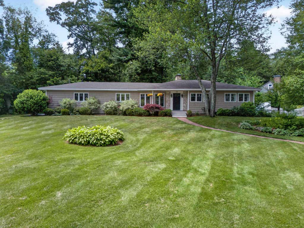 Photo of 12 Shady Lane, Manchester, NH 03104 (MLS # 5102186)