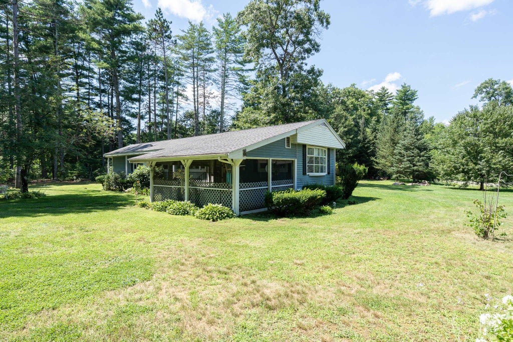 Photo of 8 Norris Court, Epping, NH 03042 (MLS # 5104144)
