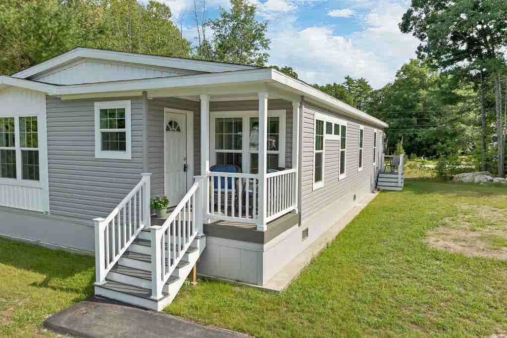 Photo of 93 Osprey Road, Alton, NH 03809 (MLS # 5105222)