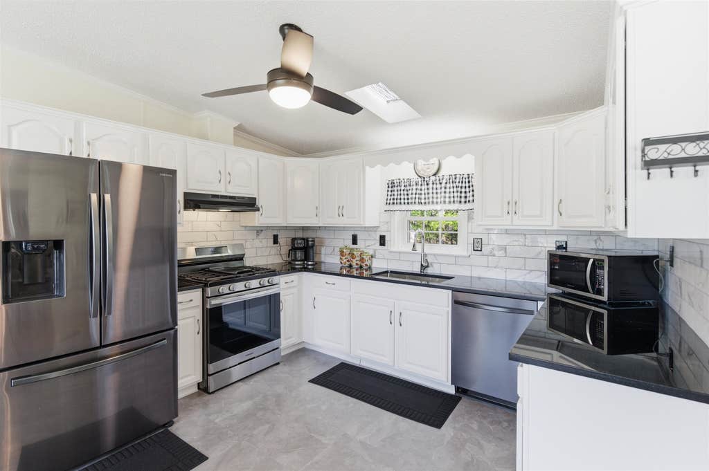 Photo of 21 Lilac Court, Raymond, NH 03077 (MLS # 5091125)