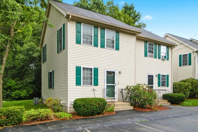 2 Rockwood Way Manchester NH 03103