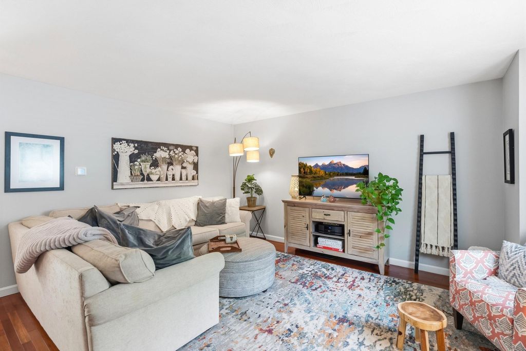 Photo of 6 Standish Way #2, Amherst, NH 03031 (MLS # 5091060)