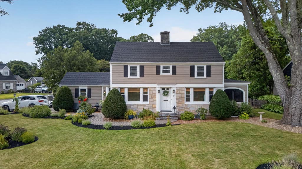 Photo of 21 Ashland Street, Nashua, NH 03064 (MLS # 5104572)