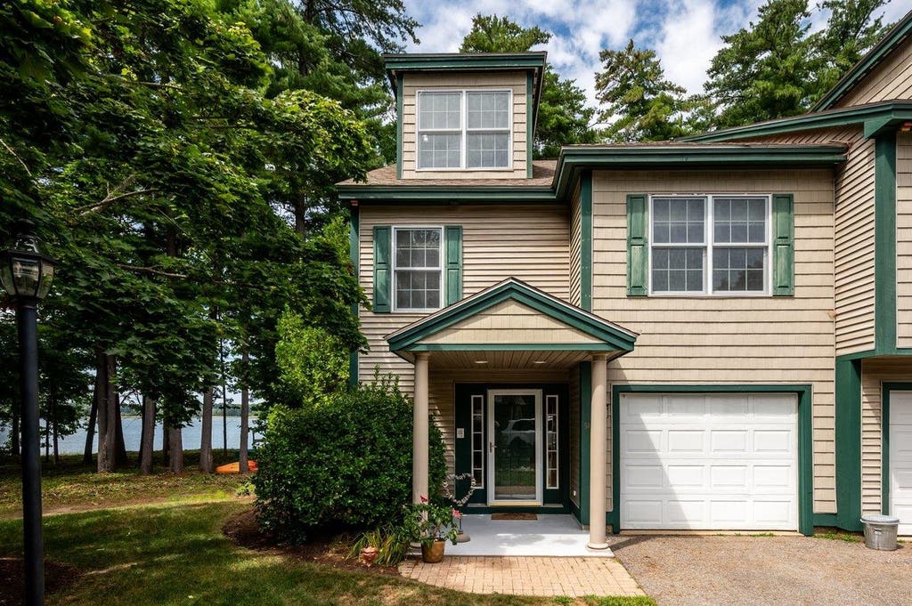Photo of 51 Clearwater Drive, Dover, NH 03820 (MLS # 5106395)