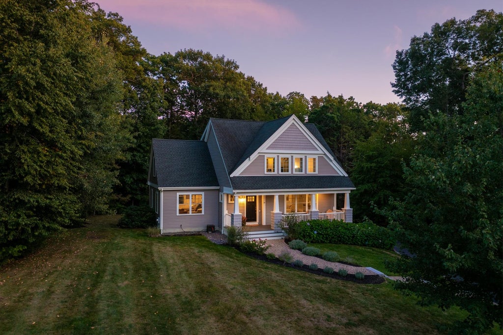 Photo of 16 Point Of Rocks Terrace, Stratham, NH 03885 (MLS # 5112159)