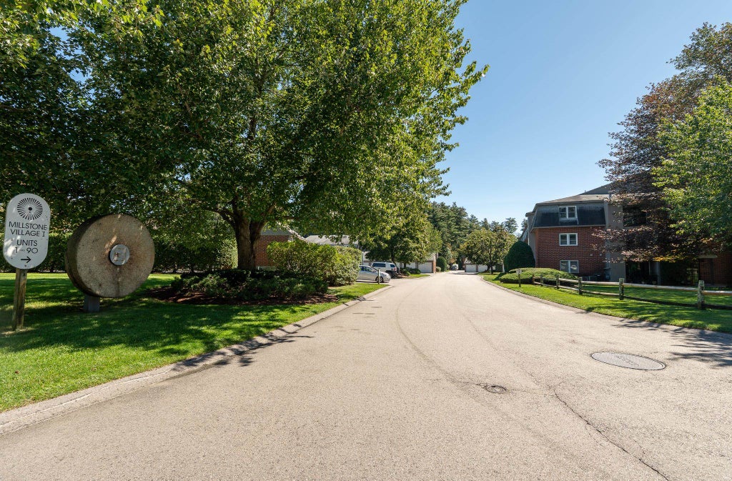 Photo of 9 Blackstone Drive #74, Nashua, NH 03063 (MLS # 5110449)