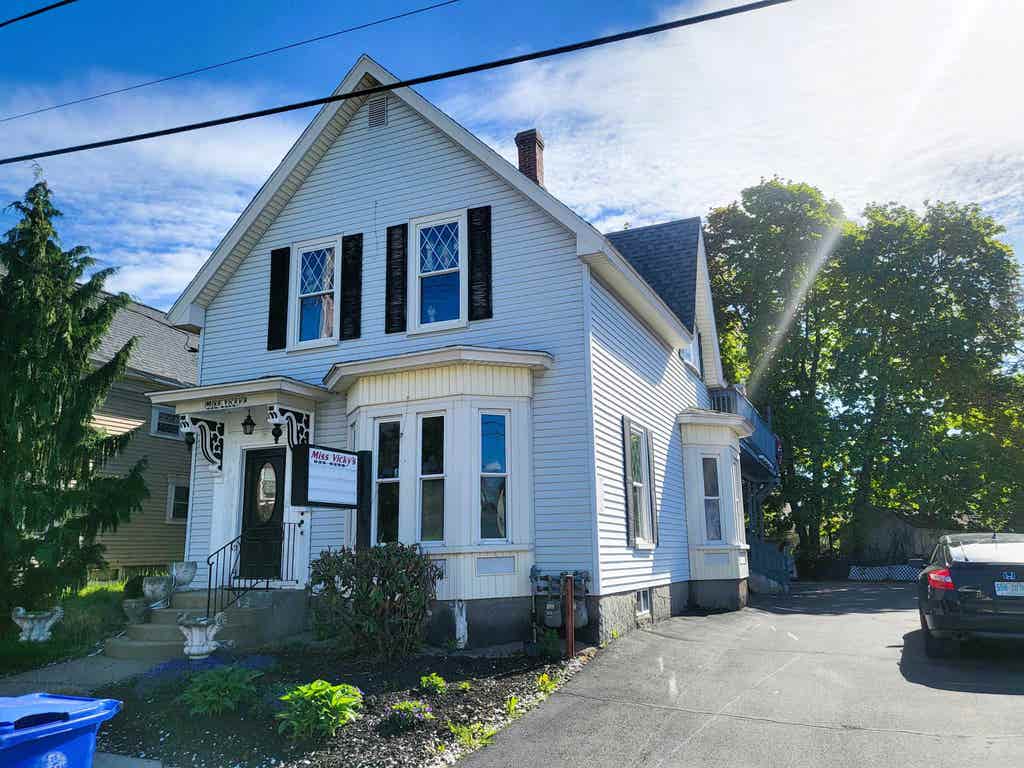 Photo of 539 Maple Street, Manchester, NH 03104 (MLS # 5103291)