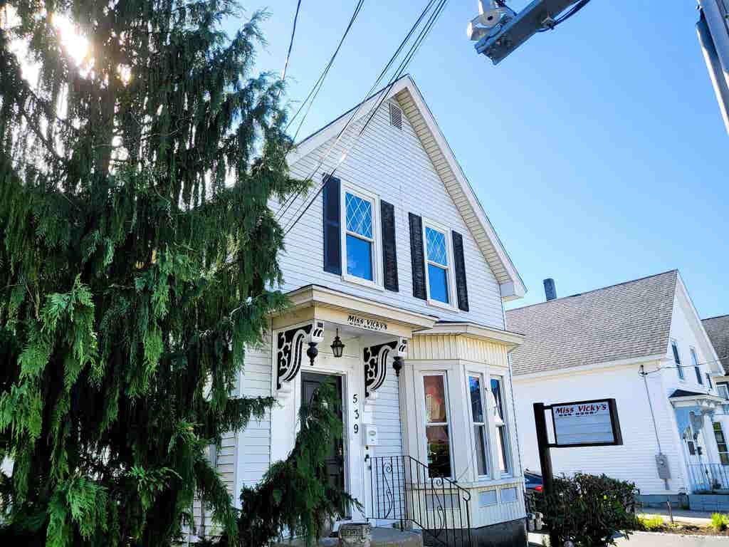 Photo of 539 Maple Street, Manchester, NH 03104 (MLS # 5103291)