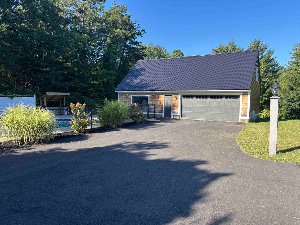 Photo of 106 Joseph Street, Manchester, NH 03102 (MLS # 5114233)