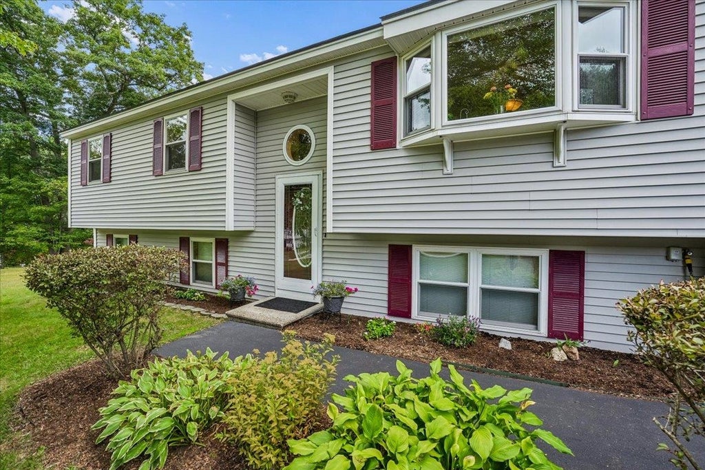 Photo of 4 Debbie Street, Hooksett, NH 03106 (MLS # 5108864)