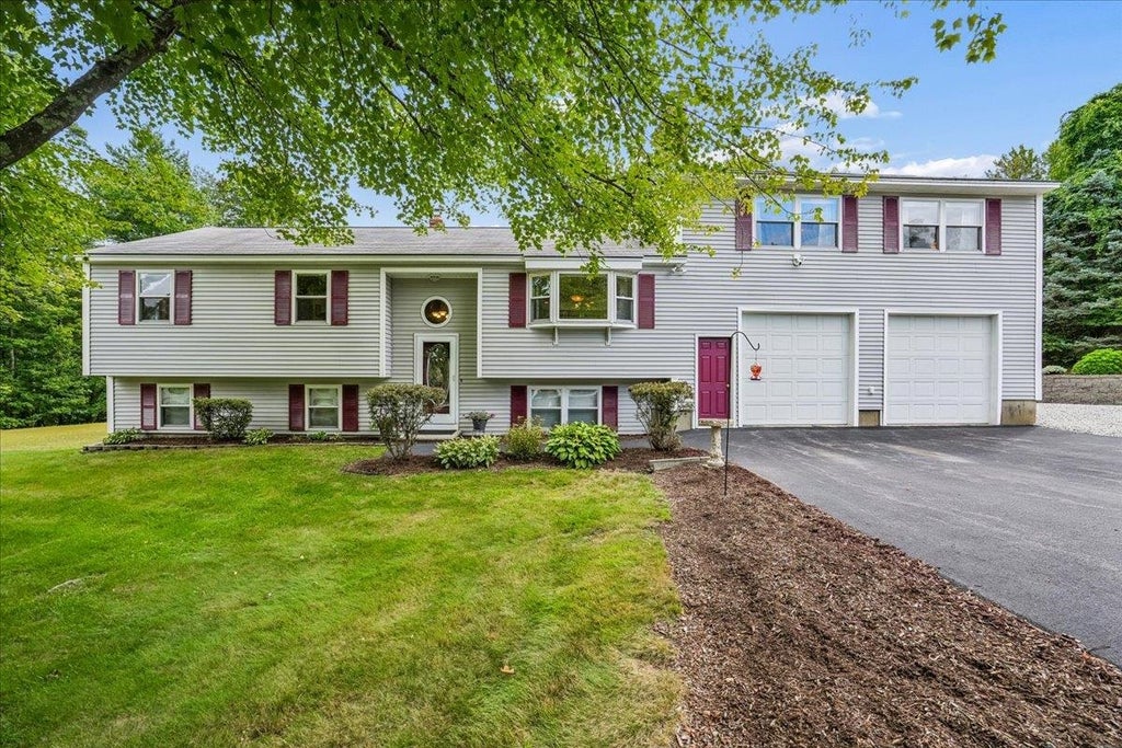 Photo of 4 Debbie Street, Hooksett, NH 03106 (MLS # 5108864)