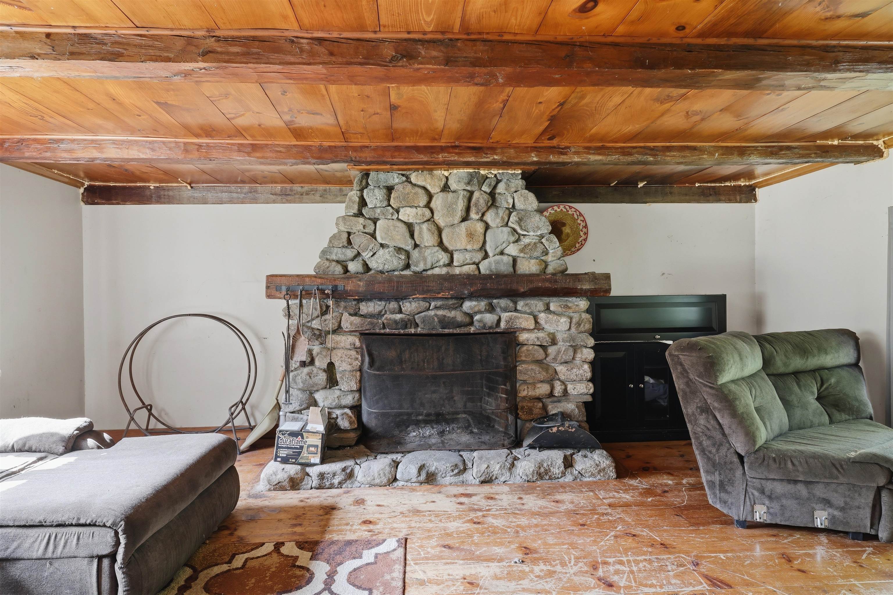 32 East Lull Place
