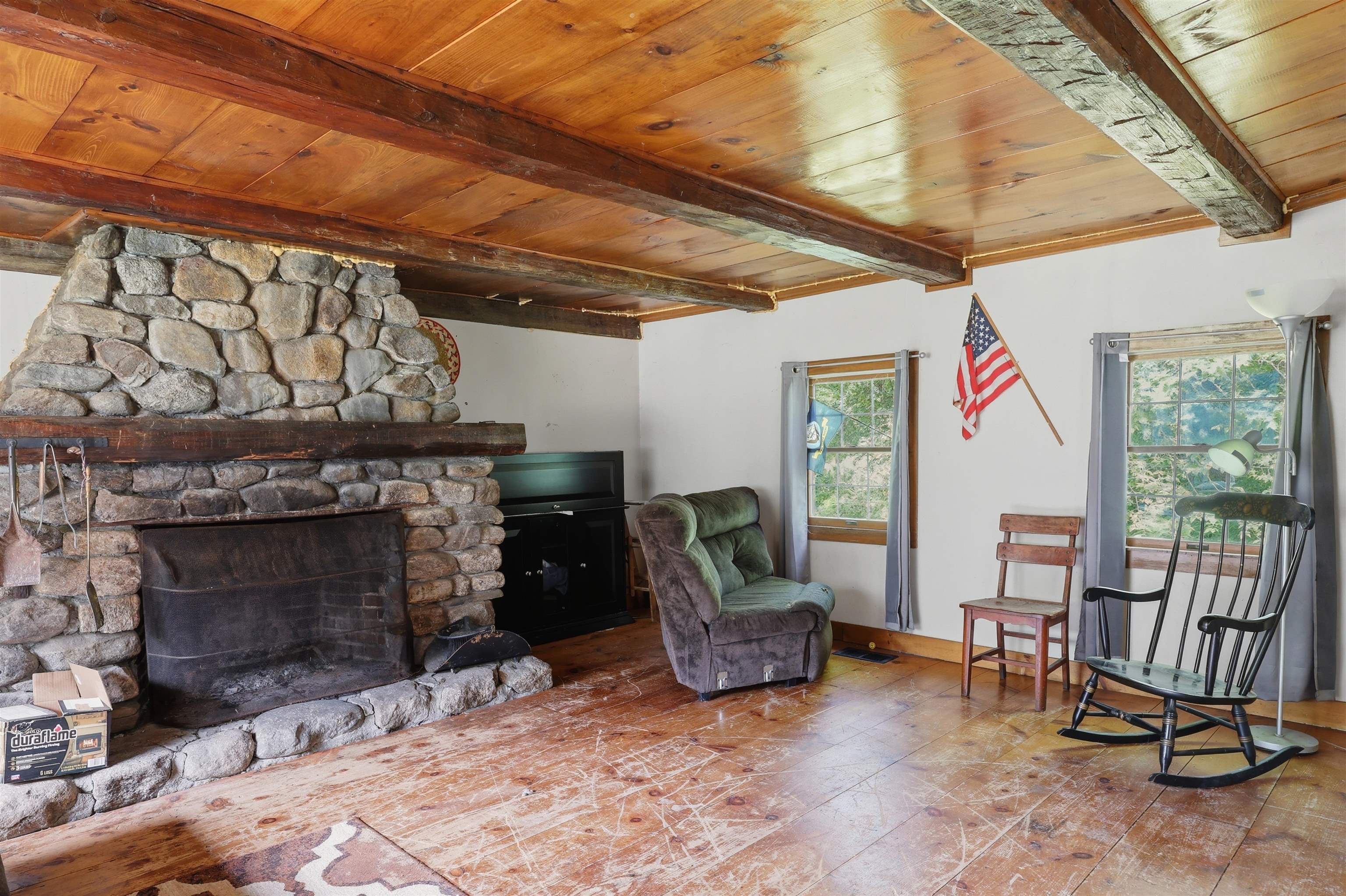 32 East Lull Place