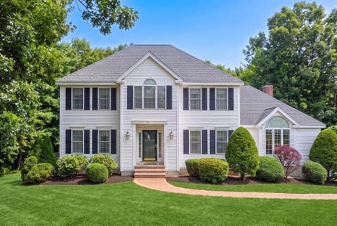 Photo of 70 Ellyson Avenue, Hampstead, NH 03826 (MLS # 5101263)