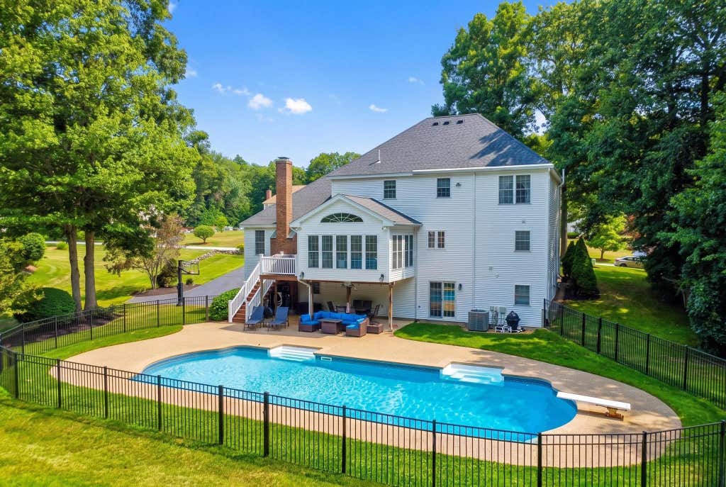 Photo of 70 Ellyson Avenue, Hampstead, NH 03826 (MLS # 5101263)