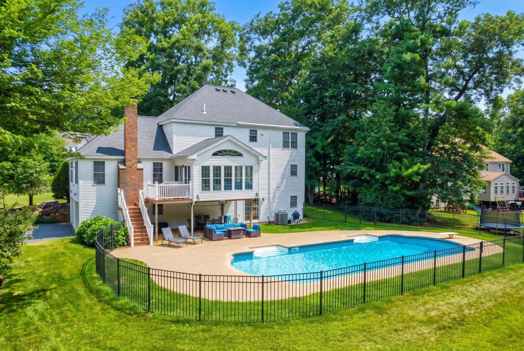 Photo of 70 Ellyson Avenue, Hampstead, NH 03826 (MLS # 5101263)