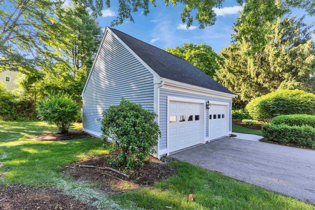 Photo of 555 Straw Hill Road, Manchester, NH 03104 (MLS # 5096744)