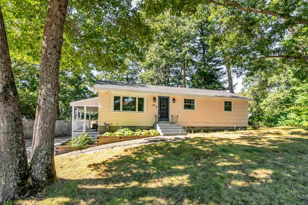 Photo of 53 Tenby Drive, Nashua, NH 03062 (MLS # 5110904)