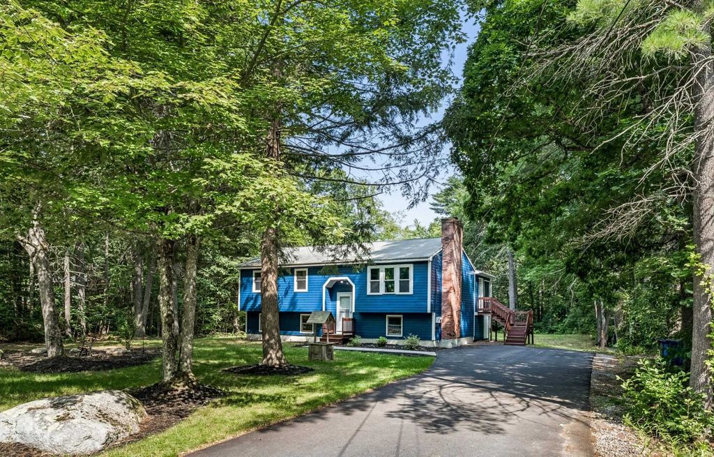 Photo of 31 Evergreen Drive, Goffstown, NH 03045 (MLS # 5101463)