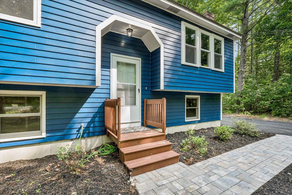 Photo of 31 Evergreen Drive, Goffstown, NH 03045 (MLS # 5101463)
