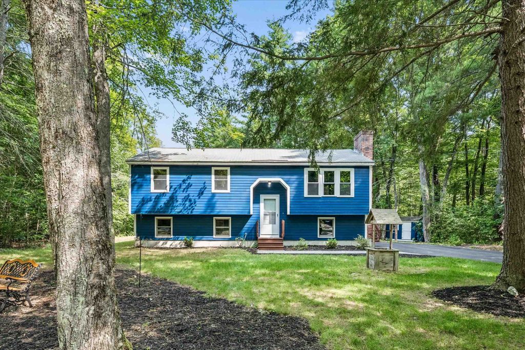 Photo of 31 Evergreen Drive, Goffstown, NH 03045 (MLS # 5101463)
