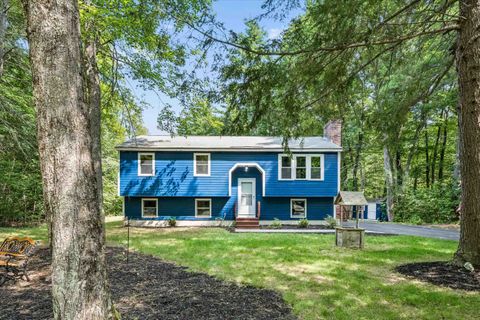 Photo of 31 Evergreen Drive, Goffstown, NH 03045 (MLS # 5101463)