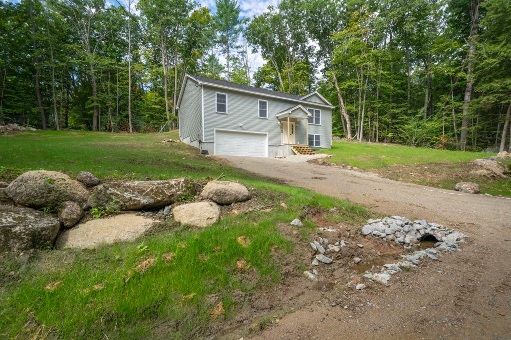 Photo of 5 Alpine Way, Hillsborough, NH 03244 (MLS # 5107076)