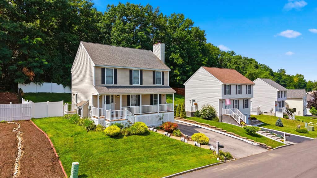 Photo of 160 Heathrow Avenue, Manchester, NH 03104 (MLS # 5104935)