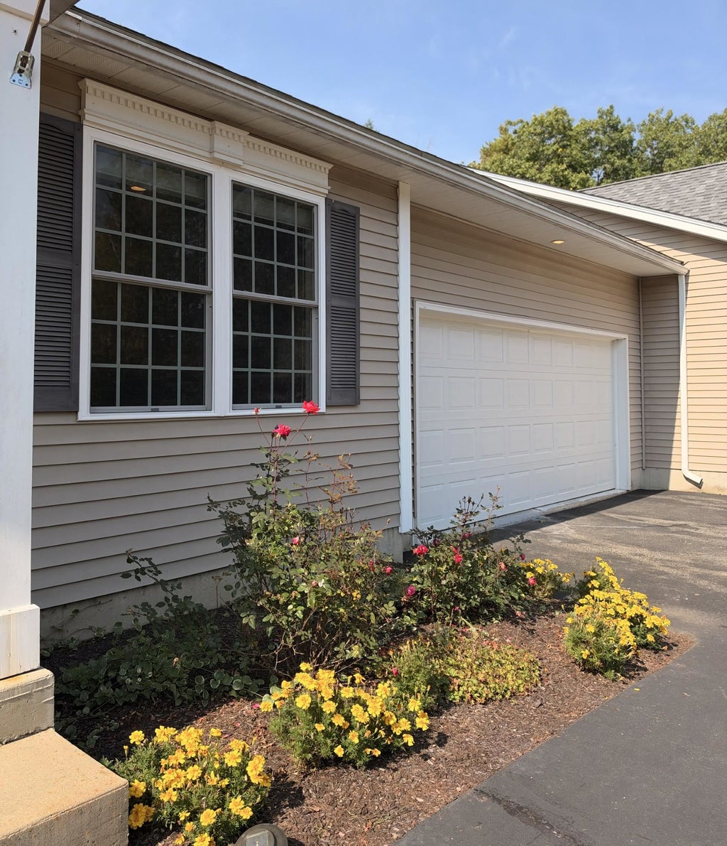 Photo of 17 Granite Drive, Danville, NH 03819 (MLS # 5112642)