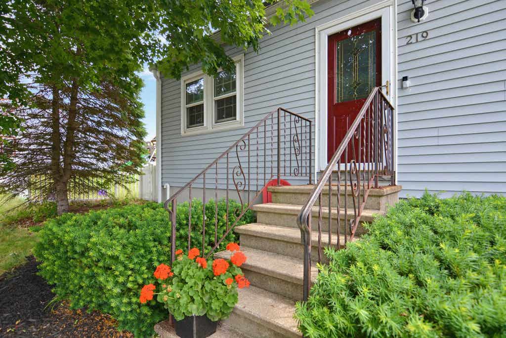 Photo of 219 Rhode Island Avenue, Manchester, NH 03104 (MLS # 5097806)