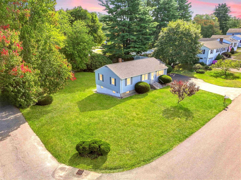 Photo of 32 Henderson Circle, Salem, NH 03079 (MLS # 5111463)