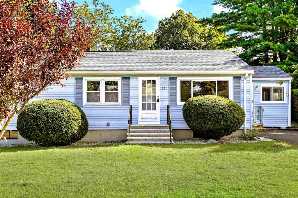 Photo of 32 Henderson Circle, Salem, NH 03079 (MLS # 5111463)