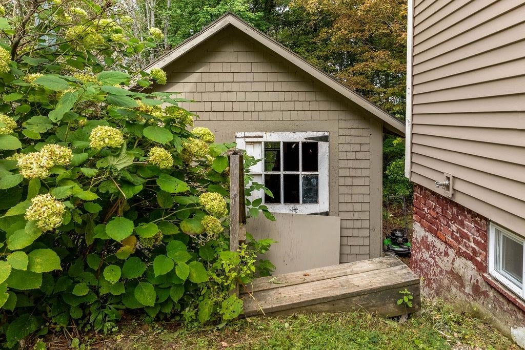 142 Maple Street