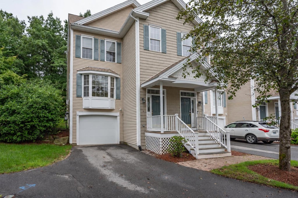 Photo of 69 Georgetowne Drive, Nashua, NH 03062 (MLS # 5106270)