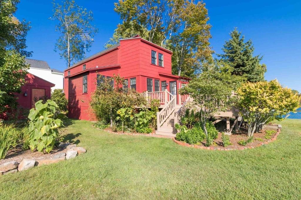 Photo of 41 Dearborn Street, Portsmouth, NH 03801 (MLS # 5099850)
