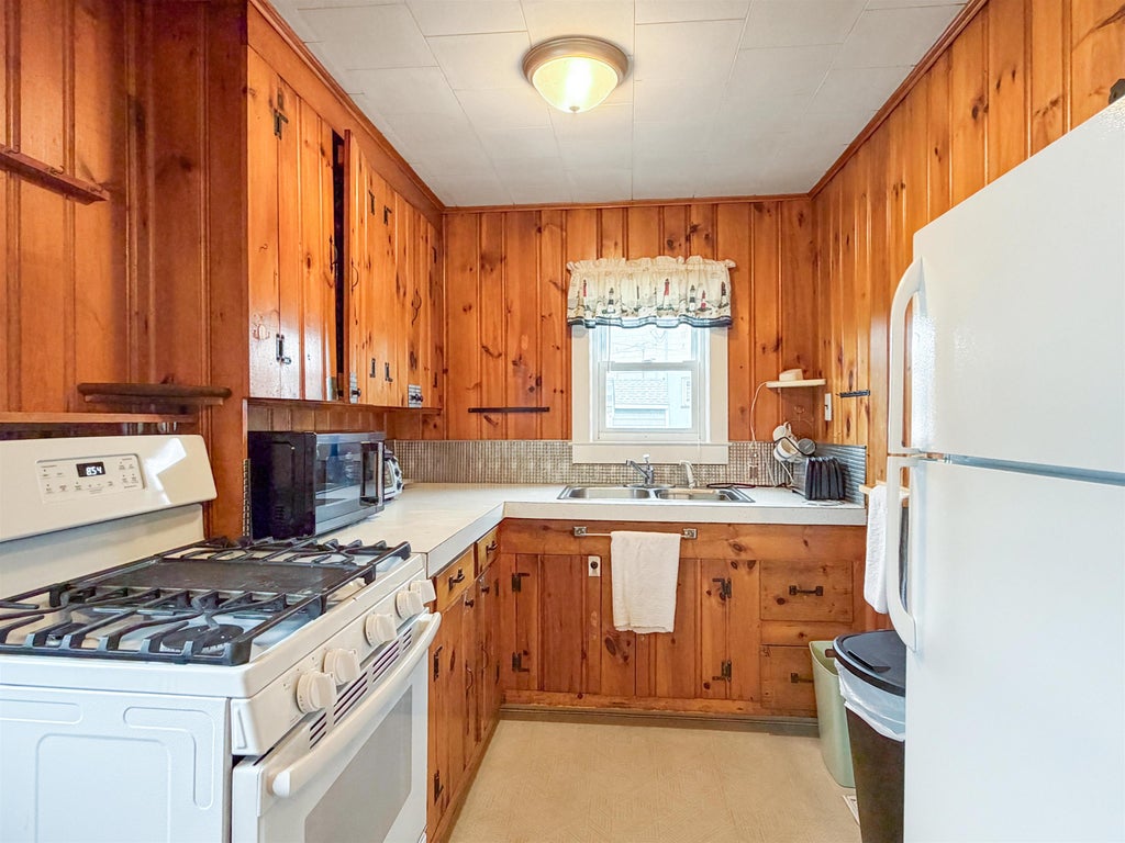 Photo of 23 Plymouth Street, Hampton, NH 03842 (MLS # 5108552)