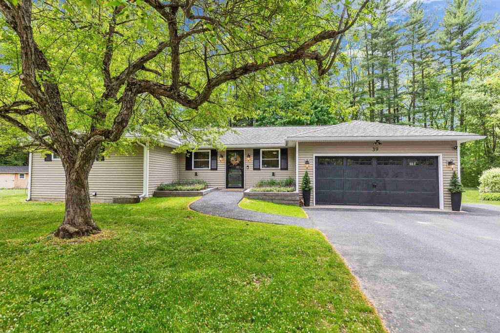 Photo of 39 Kendall Road, Keene, NH 03431 (MLS # 5096368)