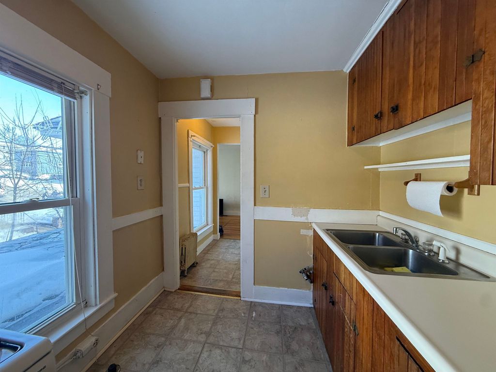 Photo of 442 Merrimack Street #2E, Manchester, NH 03103 (MLS # 5085067)