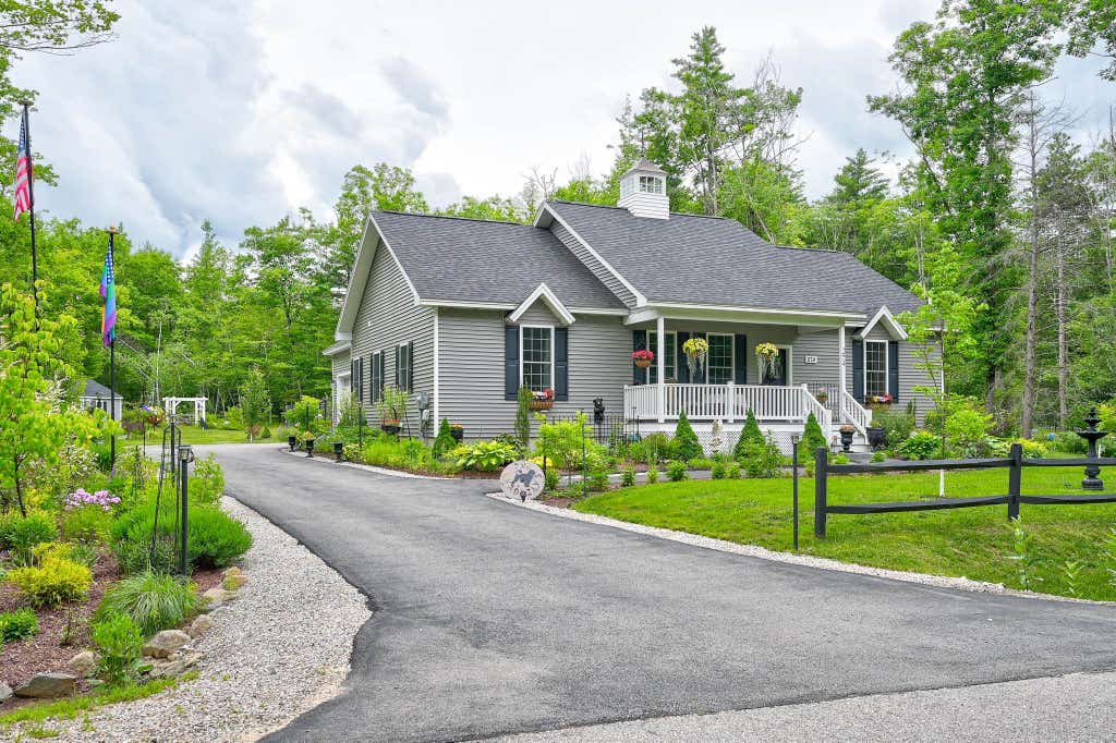 Photo of 274 Old Goshen Road, Conway, NH 03813 (MLS # 5096477)