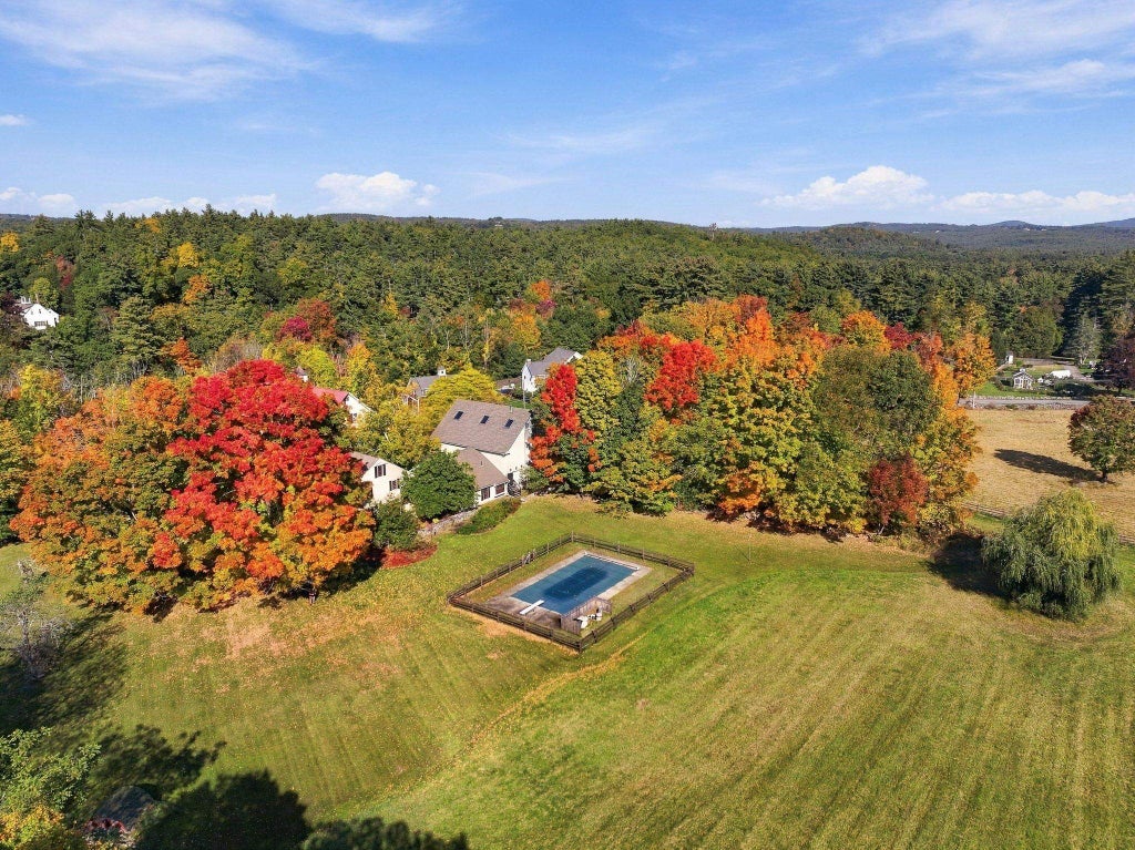 Photo of 5 Old Manchester Road, Amherst, NH 03031 (MLS # 5084491)