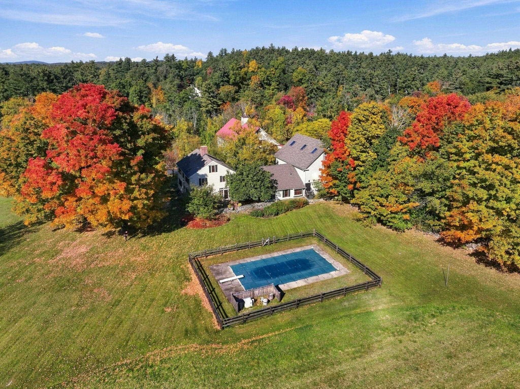 Photo of 5 Old Manchester Road, Amherst, NH 03031 (MLS # 5084491)