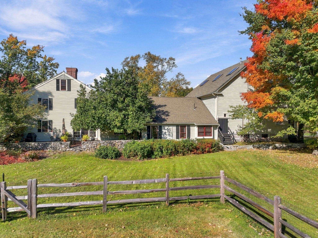 Photo of 5 Old Manchester Road, Amherst, NH 03031 (MLS # 5084491)