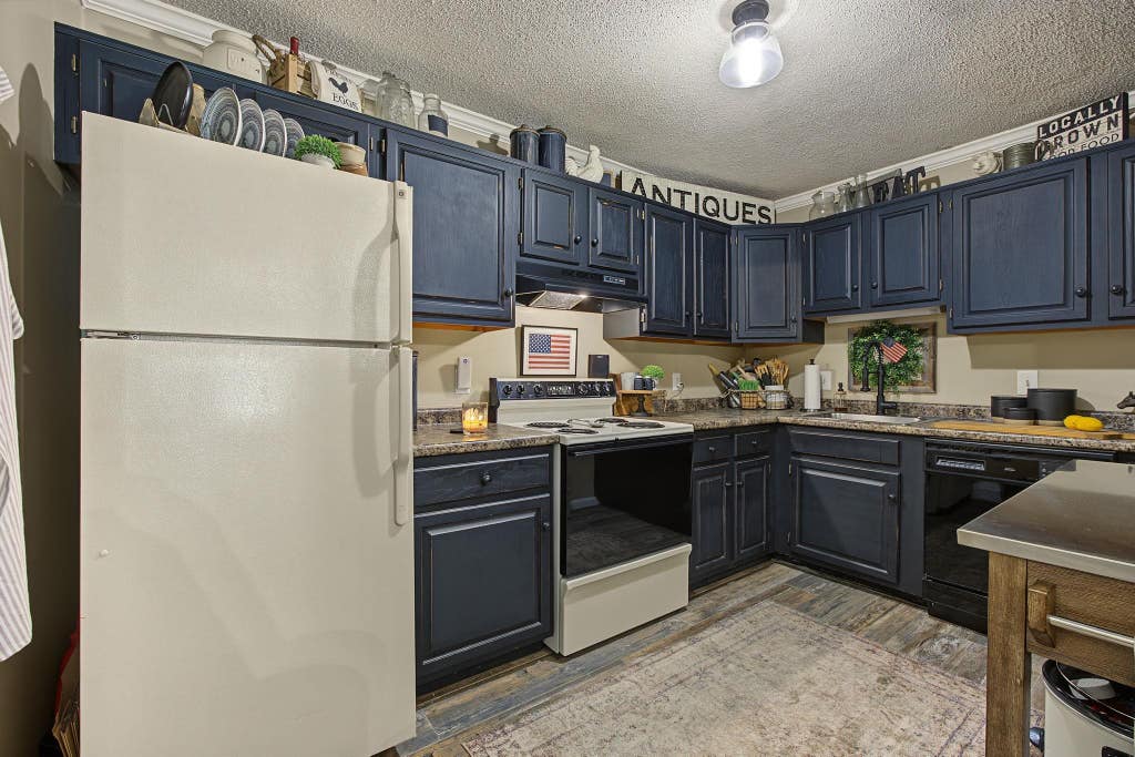 Photo of 5 Bartemus Trail #105, Nashua, NH 03063 (MLS # 5104338)