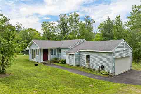 Photo of 410 Sheridan Road, Moultonborough, NH 03254 (MLS # 5102835)