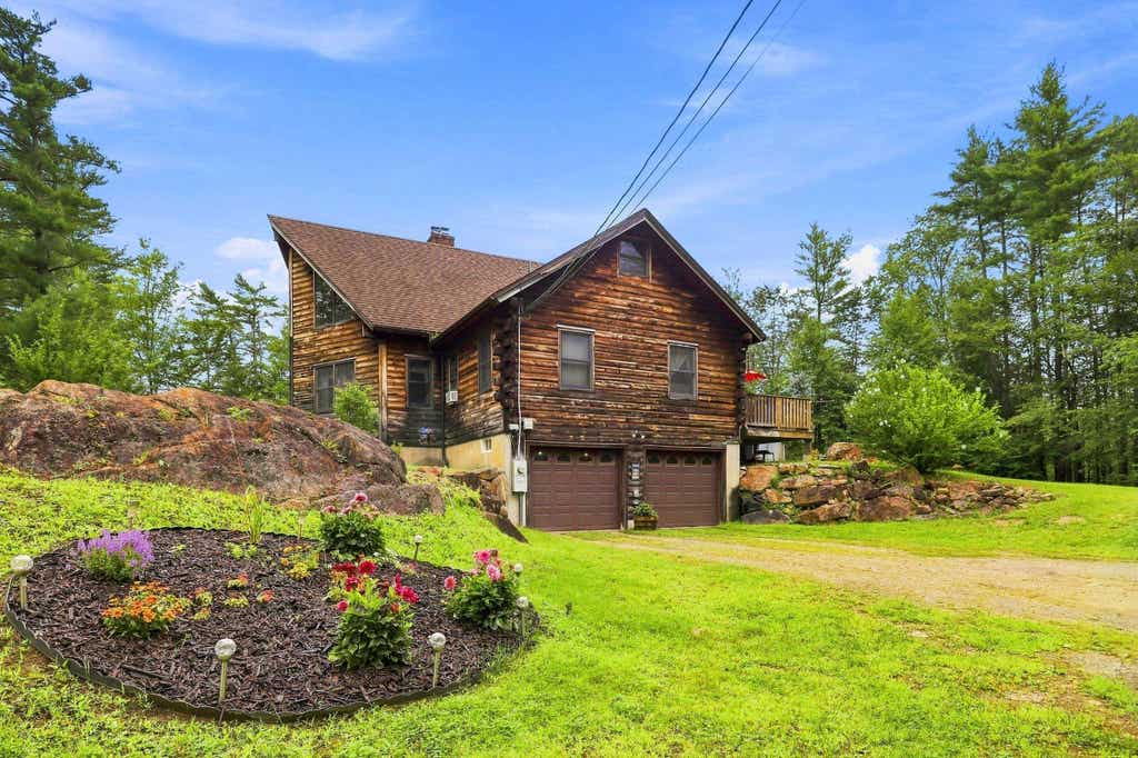 Photo of 271 Middle Road, Deerfield, NH 03037 (MLS # 5105565)