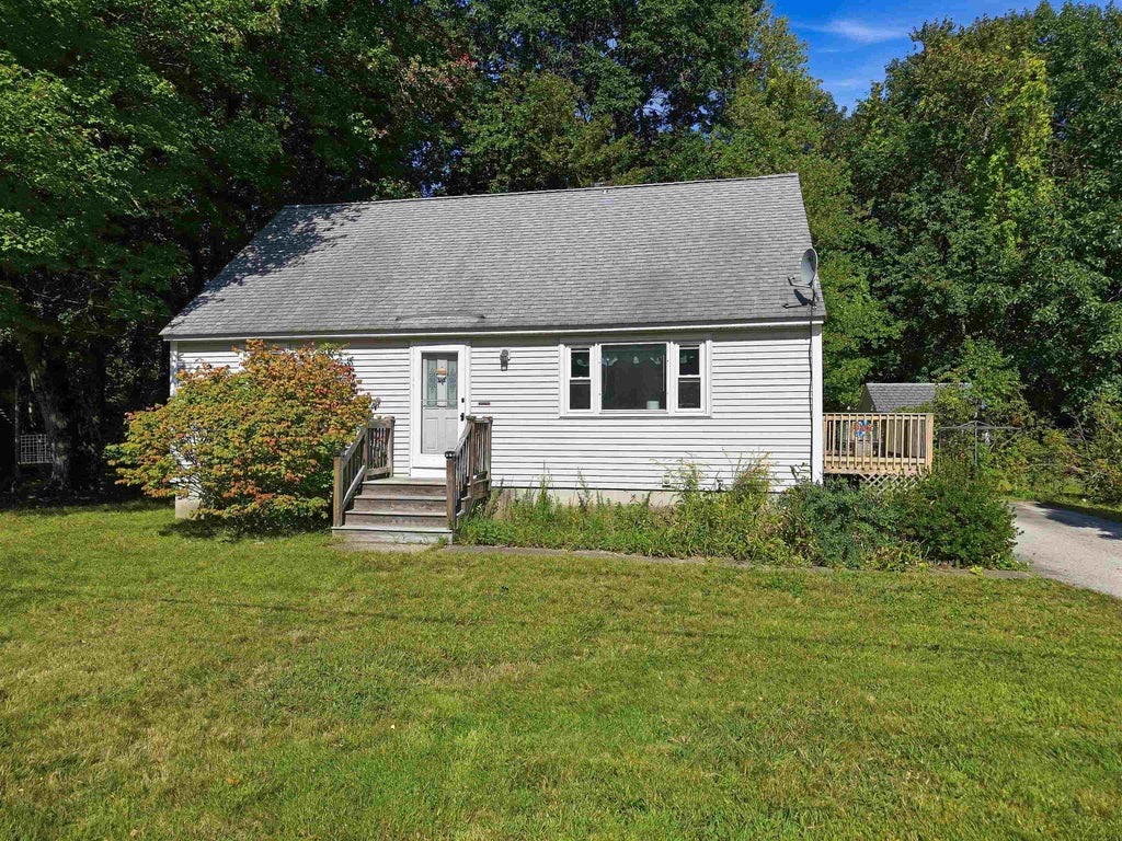 Photo of 5 Clark Street, Hudson, NH 03051 (MLS # 5109837)