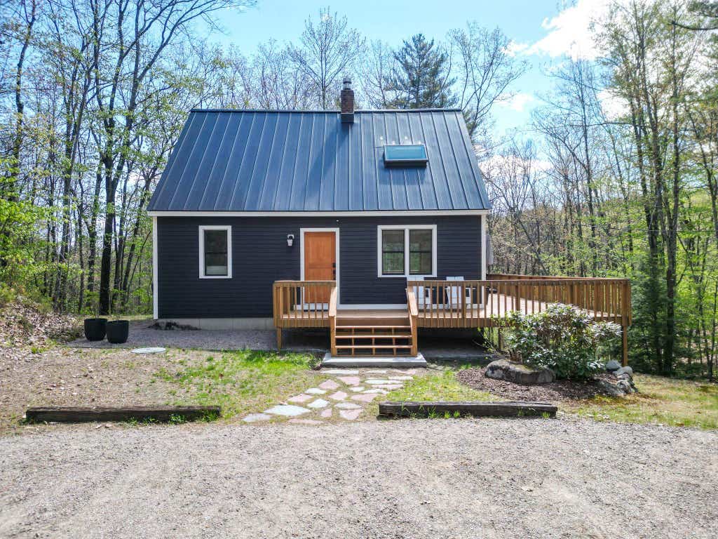 Photo of 9 Oak Ridge Road, Madison, NH 03849 (MLS # 5088381)