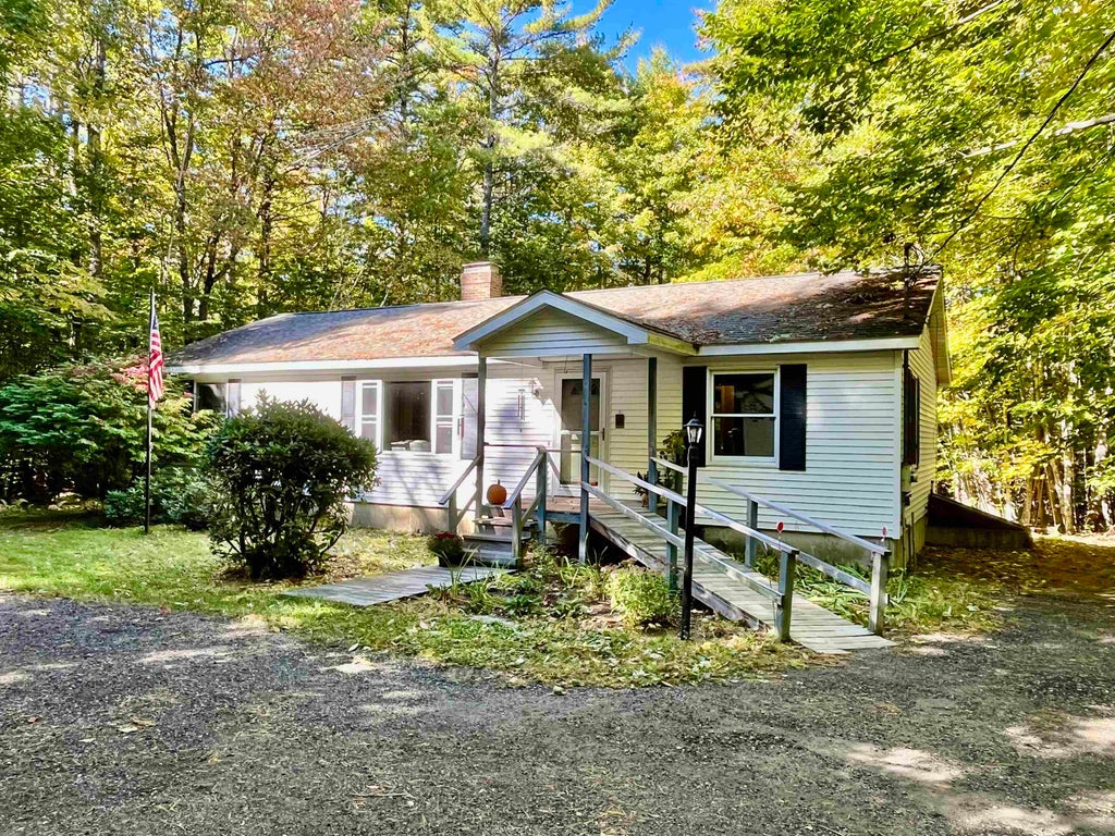 Photo of 4 Old Town Road, Tuftonboro, NH 03816 (MLS # 5112347)