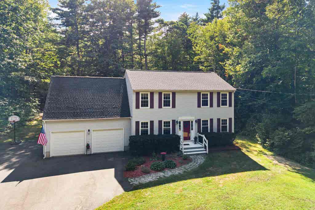 Photo of 70 South Bow Road, Hooksett, NH 03106 (MLS # 5106354)